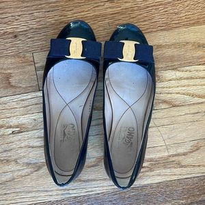 Salvatore Ferragamo Navy Blue Varina Leather Bow Flats